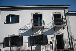 Επισκευή και αναπαλαίωση παλαιών αποθηκών σε πολυτελή κατοικία