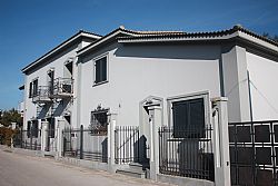 Επισκευή και αναπαλαίωση παλαιών αποθηκών σε πολυτελή κατοικία