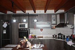 Επισκευή και αναπαλαίωση παλαιών αποθηκών σε πολυτελή κατοικία